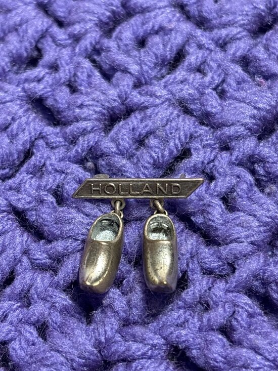 Jewelry - Vintage Holland Silvertone Dangle Clogs Charm Brooch Pin 1 inch Overall Wear